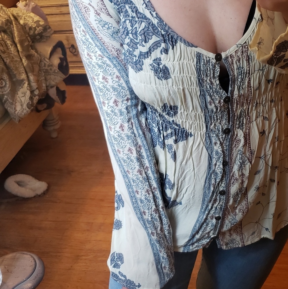 Bell sleeve blouse